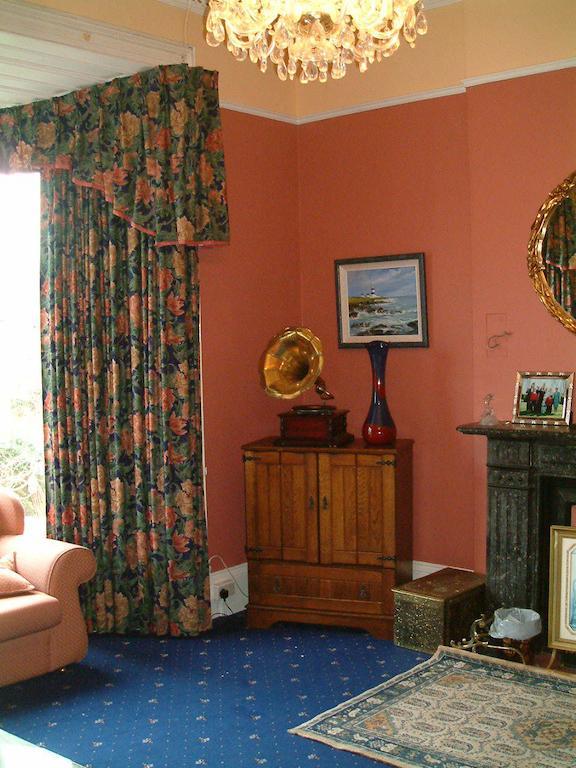 Claremont House Bed and Breakfast Dún Laoghaire Eksteriør billede