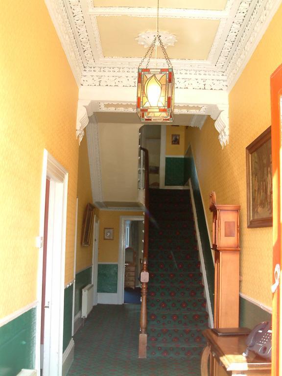 Claremont House Bed and Breakfast Dún Laoghaire Eksteriør billede